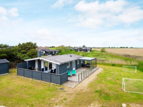 Elegant Holiday Home in R m with Roofed Terrace